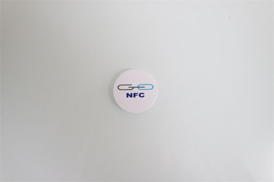 ISO 14443A CR80 प्लास्टिक NFC RFID कार्ड 213 13.56mhz फ्रीक्वेंसी
